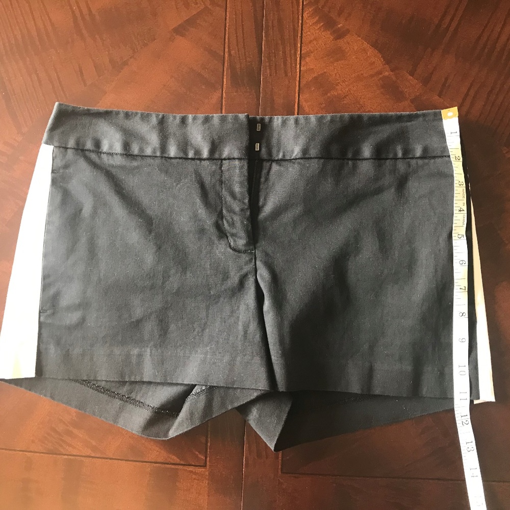 Express Shorts - Picture 5 of 6